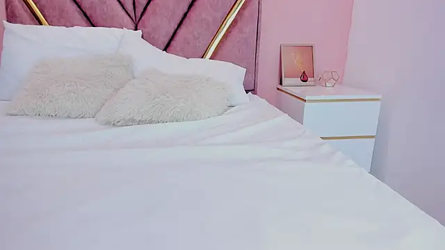 roxyflame  online show from 12/19/25, 11:39