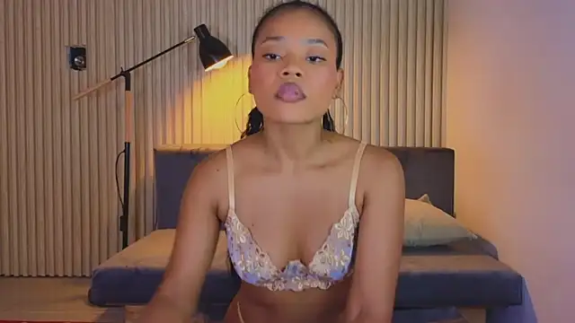 Snapshot of vanestraus chatting on 04/15/26, 07:43 vanestraus online show from 04/15/26, 07:43