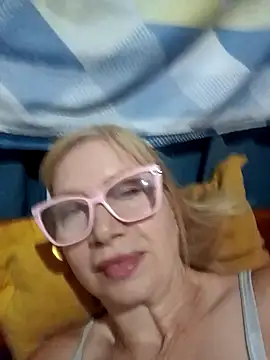 Snapshot of SexyMilf1211 chatting on 02/05/26, 04:22 SexyMilf1211 online show from 02/05/26, 04:22