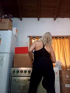 Snapshot of SexyMilf1211 chatting on 03/18/26, 05:16 SexyMilf1211 online show from 03/18/26, 05:16