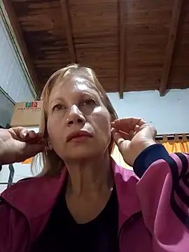 Snapshot of SexyMilf1211 chatting on 03/25/26, 12:33 SexyMilf1211 online show from 03/25/26, 12:33