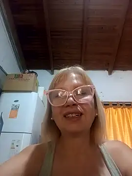 Snapshot of SexyMilf1211 chatting on 03/26/26, 04:23 SexyMilf1211 online show from 03/26/26, 04:23