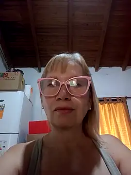 Snapshot of SexyMilf1211 chatting on 03/27/26, 03:45 SexyMilf1211 online show from 03/27/26, 03:45