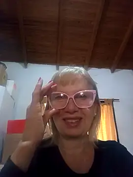 Snapshot of SexyMilf1211 chatting on 04/09/26, 04:34 SexyMilf1211 online show from 04/09/26, 04:34