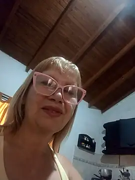 Snapshot of SexyMilf1211 chatting on 04/19/26, 07:16 SexyMilf1211 online show from 04/19/26, 07:16