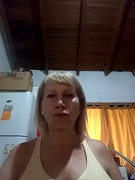 Snapshot of SexyMilf1211 chatting on 04/20/26, 04:21 SexyMilf1211 online show from 04/20/26, 04:21