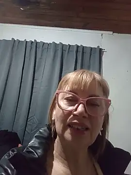 Snapshot of SexyMilf1211 chatting on 06/29/26, 11:32 SexyMilf1211 online show from 06/29/26, 11:32