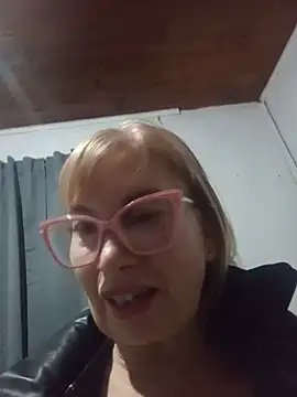 Snapshot of SexyMilf1211 chatting on 06/30/26, 11:22 SexyMilf1211 online show from 06/30/26, 11:22
