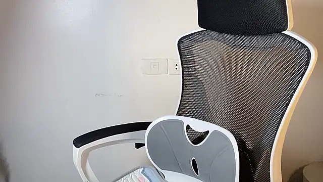 Snapshot of Babe-sweet chatting on 02/26/26, 02:10 Babe-sweet online show from 02/26/26, 02:10