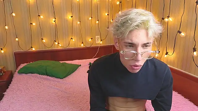 Snapshot of Adrian_Collinss chatting on 11/14/25, 07:45 Adrian Collinss online show from 11/14/25, 07:45