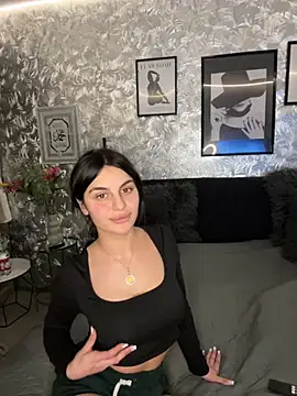 DeineJulia online show from 11/24/25, 11:26