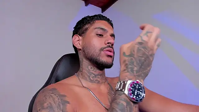 LuigiVitale 1 online show from 11/19/25, 01:55