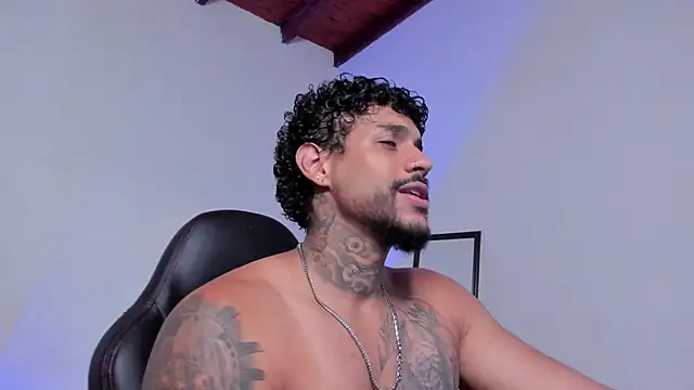 Snapshot of LuigiVitale_1 chatting on 03/22/26, 01:20 LuigiVitale 1 online show from 03/22/26, 01:20