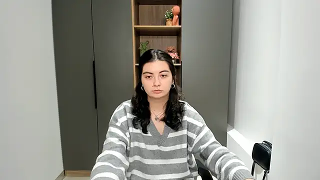 Snapshot of DelilaVanvliet chatting on 11/16/25, 10:10 DelilaVanvliet online show from 11/16/25, 10:10