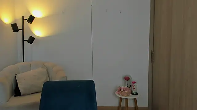 haileyflorez  online show from 04/11/26, 03:27