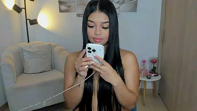 Snapshot of haileyflorez_ chatting on 05/02/26, 04:45 haileyflorez online show from 05/02/26, 04:45