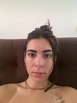 Snapshot of fer-nanda chatting on 02/14/26, 02:58 fer-nanda online show from 02/14/26, 02:58