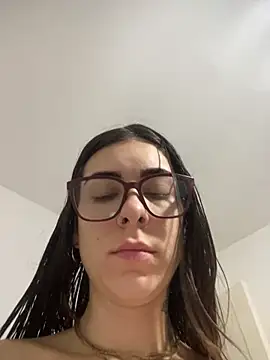 Snapshot of fer-nanda chatting on 02/15/26, 03:25 fer-nanda online show from 02/15/26, 03:25