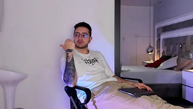 Ethan Greys online show from 12/01/25, 04:28