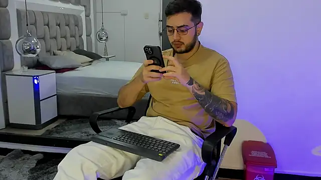 Ethan Greys online show from 12/14/25, 03:56