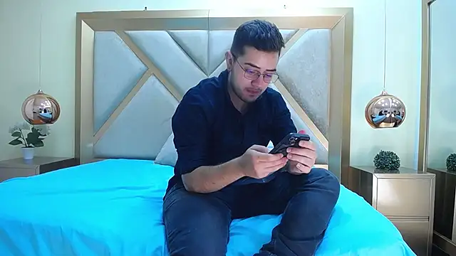 Ethan Greys online show from 12/18/25, 01:22