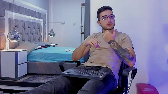 Ethan Greys online show from 12/19/25, 04:19