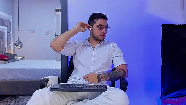 Ethan Greys online show from 12/23/25, 04:21