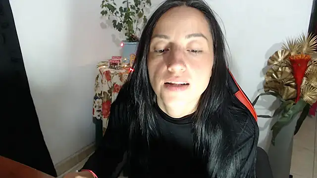 Snapshot of Megan-love2 chatting on 11/15/25, 04:32 Megan-love2 online show from 11/15/25, 04:32