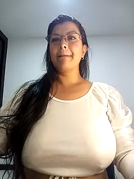 Snapshot of CelesteAlvarez1989 chatting on 04/28/26, 02:27 CelesteAlvarez1989 online show from 04/28/26, 02:27