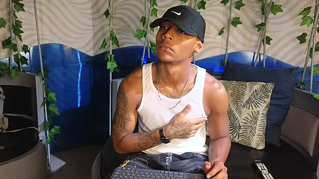 xander molina online show from 11/17/25, 03:23