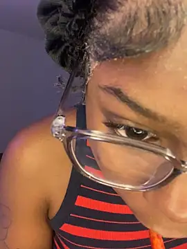 Snapshot of Mistresslucyxxx chatting on 11/15/25, 10:37 Mistresslucyxxx online show from 11/15/25, 10:37