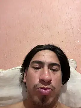 Snapshot of algila08 chatting on 12/02/25, 01:44 algila08 online show from 12/02/25, 01:44