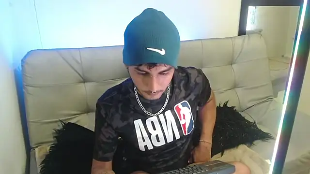 Snapshot of Brunicci chatting on 11/14/25, 07:18 Brunicci online show from 11/14/25, 07:18