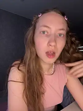 Snapshot of Holy_Poly chatting on 02/05/26, 07:46 Holy Poly online show from 02/05/26, 07:46