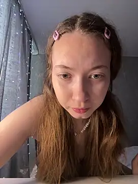 Snapshot of Holy_Poly chatting on 02/17/26, 07:38 Holy Poly online show from 02/17/26, 07:38