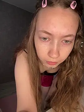 Snapshot of Holy_Poly chatting on 02/19/26, 07:48 Holy Poly online show from 02/19/26, 07:48