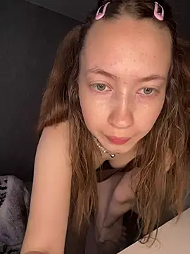 Snapshot of Holy_Poly chatting on 03/04/26, 05:35 Holy Poly online show from 03/04/26, 05:35