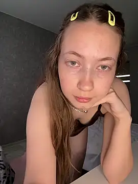 Snapshot of Holy_Poly chatting on 03/16/26, 05:35 Holy Poly online show from 03/16/26, 05:35