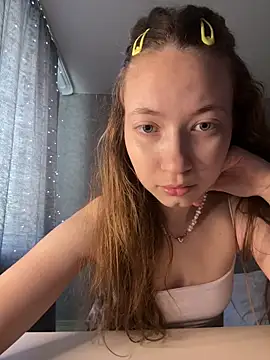 Snapshot of Holy_Poly chatting on 03/17/26, 05:33 Holy Poly online show from 03/17/26, 05:33