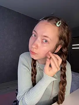 Snapshot of Holy_Poly chatting on 03/20/26, 05:34 Holy Poly online show from 03/20/26, 05:34