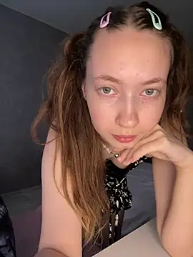 Snapshot of Holy_Poly chatting on 03/27/26, 05:35 Holy Poly online show from 03/27/26, 05:35