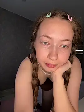 Snapshot of Holy_Poly chatting on 03/30/26, 05:30 Holy Poly online show from 03/30/26, 05:30