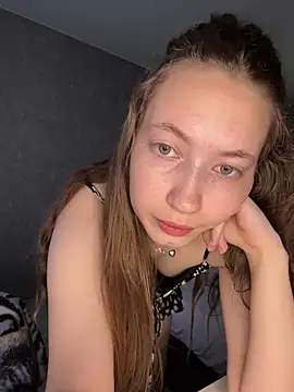 Snapshot of Holy_Poly chatting on 04/01/26, 05:30 Holy Poly online show from 04/01/26, 05:30