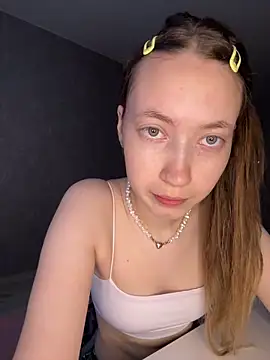 Snapshot of Holy_Poly chatting on 04/09/26, 05:18 Holy Poly online show from 04/09/26, 05:18