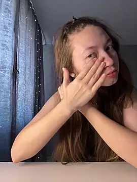 Snapshot of Holy_Poly chatting on 04/15/26, 05:14 Holy Poly online show from 04/15/26, 05:14