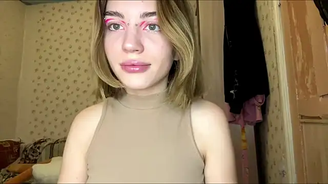 Snapshot of MelaineAytes chatting on 11/18/25, 08:08 MelaineAytes online show from 11/18/25, 08:08