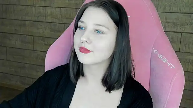 Snapshot of TinnaBurton chatting on 01/13/26, 04:23 TinnaBurton online show from 01/13/26, 04:23