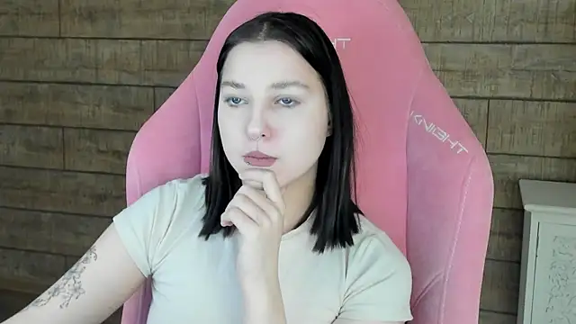 Snapshot of TinnaBurton chatting on 02/07/26, 04:43 TinnaBurton online show from 02/07/26, 04:43