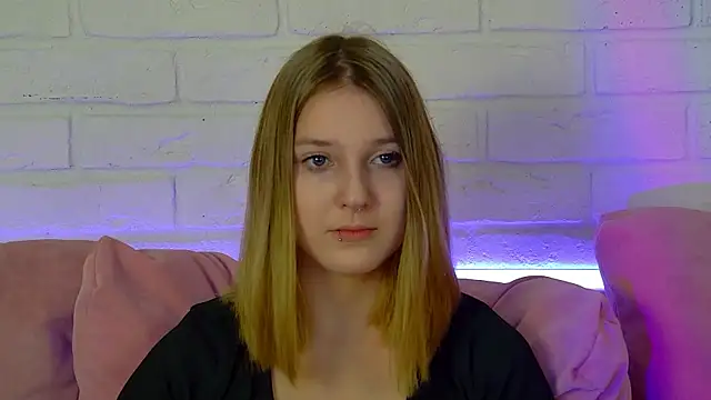 Snapshot of TinnaBurton chatting on 02/28/26, 04:41 TinnaBurton online show from 02/28/26, 04:41