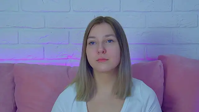 Snapshot of TinnaBurton chatting on 03/21/26, 04:39 TinnaBurton online show from 03/21/26, 04:39